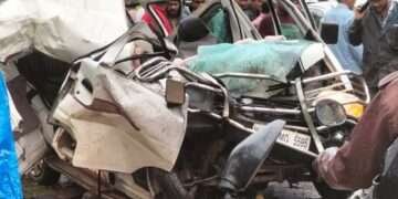 ಕಾರು – ಟೂರಿಸ್ಟ್ ಬಸ್ ನಡುವೆ ಭೀಕರ ಅಪಘಾತ:  ಓರ್ವ ಸ್ಥಳದಲ್ಲೇ ಸಾವು