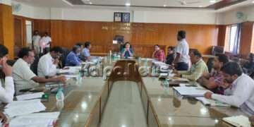 ನೆಪ ಹೇಳಿದರೆ ಸಸ್ಪೆಂಡ್ ಆಗ್ತೀರಾ: ಬೆಂಗಳೂರು ಗ್ರಾಮಾಂತರ ಡಿಸಿ ಖಡಕ್ ಎಚ್ಚರಿಕೆ