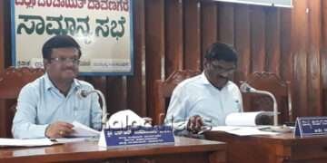 ಹೊಟ್ಟೆಗೆ ಹಿಟ್ಟಿಲ್ಲದಿದ್ದರೂ ಜುಟ್ಟಿಗೆ ಮಲ್ಲಿಗೆ ಬೇಕೆ? ಆಸ್ಪತ್ರೆ ಸೋರುವುದ ತಪ್ಪಿಸಿ, ನಂತರ ಆಂಬುಲೆನ್ಸ್ ಶೆಡ್ ಕಟ್ಟಿಸಿ