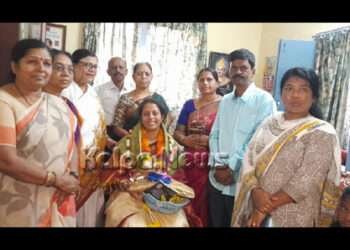 ಡಾ. ಶೃತಿಹರ್ಷಾರಿಗೆ ಎಮರಿಟಸ್ ಪ್ರೊಫೆಸರ್ ಡಾ. ವಿಜಯದೇವಿ ಅಭಿನಂದನೆ