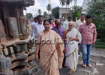 ಭದ್ರಾವತಿ ಲಕ್ಷ್ಮೀ ನರಸಿಂಹಸ್ವಾಮಿ ದೇವಾಲಯಕ್ಕೆ ಲಕ್ಷ್ಮೀ ಹೆಬ್ಬಾಳ್ಕರ್ ಭೇಟಿ