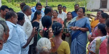 ಭದ್ರಾವತಿ: ಹೊಸ ಸಿದ್ದಾಪುರ ಗ್ರಾಮಕ್ಕೆ ಕಾಡಾ ಅಧ್ಯಕ್ಷೆ ಪವಿತ್ರಾ ರಾಮಯ್ಯ ಭೇಟಿ