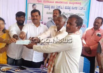 ಪಜಾ, ಪಪಂ 25 ಜನ ಫಲಾನುಭವಿಗಳಿಗೆ ಉಚಿತ ಸೋಲಾರ್ ಲೈಟ್ ವಿತರಣೆ