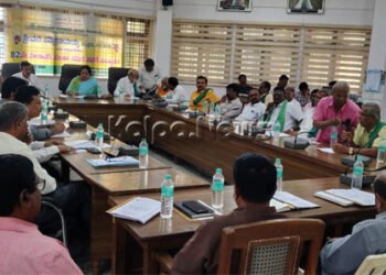 ರೈತರ ದೂರವಾಣಿ ಕರೆಗೆ ಪೂರಕವಾಗಿ ಸ್ಪಂದಿಸಿ: ಅಧಿಕಾರಿಗಳಿಗೆ ಪವಿತ್ರಾ ರಾಮಯ್ಯ ಸೂಚನೆ