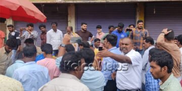 ಫುಟ್‌ಪಾತ್ ತೆರವು ಕಾರ್ಯಾಚರಣೆಗೆ ವ್ಯಾಪಾರಿಗಳ ವಿರೋಧ: ಪುರಸಭೆ ಸಿಬ್ಬಂದಿಗಳ ಜೊತೆ ಮಾತಿನ ಚಕಮಕಿ