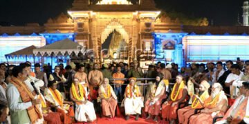 Adhinams visit Kashi Vishwanath