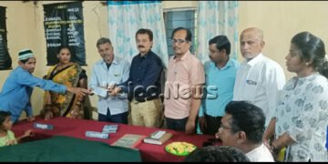 ನಾಯಿ ದಾಳಿಗೆ ಮೃತಪಟ್ಟ ಬಾಲಕನ ಕುಟುಂಬಕ್ಕೆ ಸಹಾಯ ಧನ
