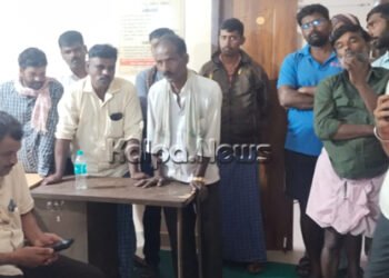 ರಾಜಕಾಲುವೆ ಒತ್ತುವರಿ ತೆರವಿಗೆ ಆಗ್ರಹಿಸಿ ಗ್ರಾಪಂ ಕಚೇರಿ ಮುಂಭಾಗ ಪ್ರತಿಭಟನೆ