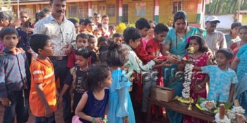 ಬೇಲೇಕೇರಿ ಗ್ರಾಪಂ ವ್ಯಾಪ್ತಿಯ ಬೀಚ್ ರಸ್ತೆ ಕಾಮಗಾರಿಗೆ ಶಾಸಕಿ ರೂಪಾಲಿ ನಾಯಕ್  ಚಾಲನೆ