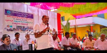 ಪ್ರತಿಯೊಬ್ಬರೂ ಶಿಕ್ಷಣಕ್ಕೆ ಹೆಚ್ಚಿನ ಆದ್ಯತೆ ನೀಡಬೇಕು: ಶಾಸಕ ಬಂಡೆಪ್ಪ ಖಾಶೆಂಪುರ್ ಕರೆ