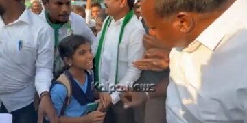 ನಮ್ಗೆ ಶೌಚಾಲಯ ಕಟ್ಸಿಕೊಡಿ ಅಂಕಲ್: ಮಾಜಿ ಸಿಎಂ ಎಚ್’ಡಿಕೆಗೆ ಮಕ್ಕಳ ಮನವಿ