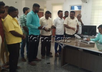 ಅಡಕೆ, ತೆಂಗಿನಮರ ತೆರವಿಗೆ ಸೂಕ್ತ ಪರಿಹಾರ ಒದಗಿಸಿ: ಜಿಲ್ಲಾಧಿಕಾರಿಗೆ ಮನವಿ