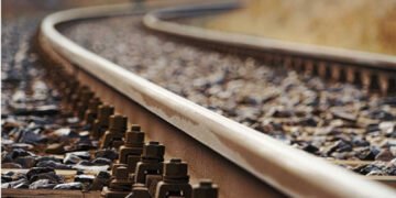 ರೈಲ್ವೆ ಹಳಿಯನ್ನೇ ಕದ್ದೊಯ್ದು ಗುಜರಿಗೆ ಮಾರಿದ ಭೂಪರು: ಆರ್’ಪಿಎಫ್ ಸಿಬ್ಬಂದಿ ಸಸ್ಪೆಂಡ್