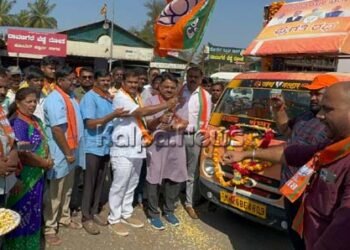 ಬಿಜೆಪಿಯ ಪ್ರಗತಿರಥಕ್ಕೆ ಡಾ. ಧನಂಜಯ ಸರ್ಜಿ, ಶಾಸಕ ಅಶೋಕ್‌ ನಾಯ್ಕ್ ಚಾಲನೆ