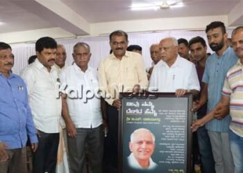 ಬಿಎಸ್‌ವೈ ಅವರಿಗೆ ಸ್ಮರಣಿಕೆ ನೀಡಿ ಶುಭಾಶಯ ಕೋರಿದ ಡಾ. ಧನಂಜಯ ಸರ್ಜಿ