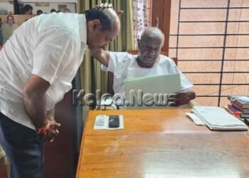 ದೇವೇಗೌಡರಿಗೆ ನಮಸ್ಕರಿಸಿ ಆರ್ಶೀವಾದ ಪಡೆದು ಬಿಫಾರಂ ಪಡೆದ ಬಂಡೆಪ್ಪ ಖಾಶೆಂಪುರ