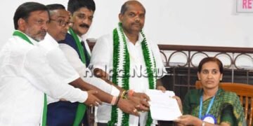 ಬೀದರ್ ದಕ್ಷಿಣದಿಂದ ಬಂಡೆಪ್ಪ ಖಾಶೆಂಪುರ್ ನಾಮಪತ್ರ ಸಲ್ಲಿಕೆ: ಹರಿದುಬಂದ ಜನಸಾಗರ