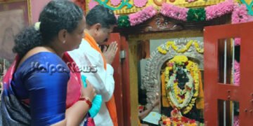 ನಾಮಪತ್ರ ಸಲ್ಲಿಕೆಗೂ ಮುನ್ನ ಧನಾಂಜನೇಯ ಸ್ವಾಮಿಗೆ ಕುಟುಂಬ ಸಹಿತ ಎಚ್. ಹಾಲಪ್ಪ ವಿಶೇಷ ಪೂಜೆ