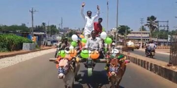 ಸೊರಬ: ನಾಮಪತ್ರ ಸಲ್ಲಿಸಲು ಎತ್ತಿನಗಾಡಿಯಲ್ಲಿ ಬಂದ ಜೆ.ಎಸ್. ಚಿದಾನಂದಗೌಡ