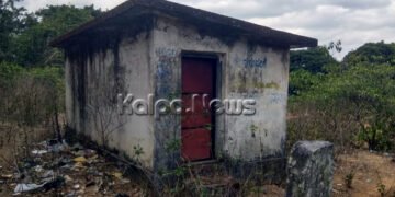 ಹಾದಿಗಲ್ಲು: ಇಲ್ಲಿನ ಸಾರ್ವಜನಿಕ ಶೌಚಾಲಯದಲ್ಲಿ ಮರೀಚಿಕೆಯಾದ ನಿರ್ವಹಣೆ