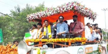 ಶಿಕಾರಿಪುರದಲ್ಲಿ ವಿಜಯೇಂದ್ರ ಪರ ಕಿಚ್ಚ ಸುದೀಪ್ ಅಬ್ಬರದ ಪ್ರಚಾರ