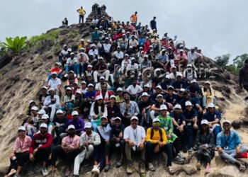 ರಾಷ್ಟ್ರೀಯ ಭಾವೈಕ್ಯತಾ ಶಿಬಿರ: ಶಿಬಿರಾರ್ಥಿಗಳಿಂದ ಕವಲೇದುರ್ಗ ಕೋಟೆಗೆ ಚಾರಣ