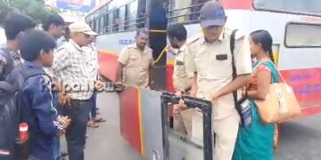 ಉಚಿತ ಪ್ರಯಾಣದ ಮಹಿಳೆಯರ ಅಬ್ಬರಕ್ಕೆ ಮುರಿದುಬಿದ್ದ ಮತ್ತೊಂದು ಬಸ್ ಬಾಗಿಲು