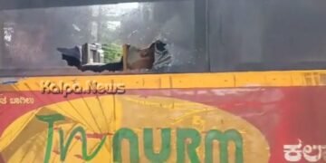 ನಿಲ್ಲಿಸದ ಹಿನ್ನೆಲೆ: ಸರ್ಕಾರಿ ಬಸ್’ಗೆ ಕಲ್ಲು ಎಸೆದು 5 ಸಾವಿರ ರೂ. ದಂಡ ತೆತ್ತು ಪ್ರಯಾಣಿಸಿದ ಮಹಿಳೆ