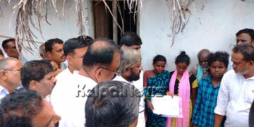 ಆನೆ ದಾಳಿಯಿಂದ ಮೃತಪಟ್ಟ ವೀರಭದ್ರ ಕುಟುಂಬಕ್ಕೆ 15ಲಕ್ಷ ರೂ. ಪರಿಹಾರದ ಚೆಕ್ ವಿತರಣೆ