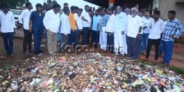 ಮನ್ನಾಏಖೇಳ್ಳೀ ಬಸ್ ನಿಲ್ದಾಣದ ಅಸ್ವಚ್ಛತೆ: ಅಧಿಕಾರಿಗಳಿಗೆ ಶಾಸಕ ಬೆಲ್ದಾಳೆ ಹಿಗ್ಗಾಮುಗ್ಗಾ ತರಾಟೆ