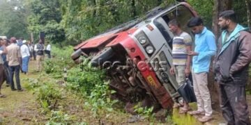 ಸಾಗರ ಬಳಿ ರಸ್ತೆಗೆ ಉರುಳಿದ ಕೆಎಸ್‌ಆರ್‌ಟಿಸಿ ಬಸ್