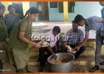 ಸಿಬ್ಬಂದಿ ಮುಷ್ಕರ: ಮಕ್ಕಳಿಗಾಗಿ ಸ್ವತಃ ಅಡುಗೆ ತಯಾರಿಸಿದ ಶಿಕ್ಷಕರು