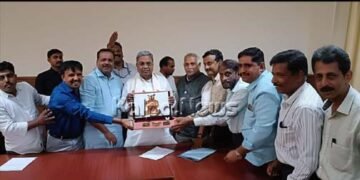 ಕೆಯುಡಬ್ಲ್ಯೂಜೆ ರಾಜ್ಯಮಟ್ಟದ ಕ್ರಿಕೆಟ್ ಟೂರ್ನಮೆಂಟ್: ಲಾಂಛನ ಅನಾವರಣಗೊಳಿಸಿದ ಸಿಎಂ