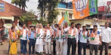 ಮೂರು ರಾಜ್ಯಗಳಲ್ಲಿ ಬಿಜೆಪಿ ಪ್ರಚಂಡ ಗೆಲುವು ಹಿನ್ನೆಲೆ: ಸಿಹಿ ಹಂಚಿ ವಿಜಯೋತ್ಸವ ಆಚರಣೆ