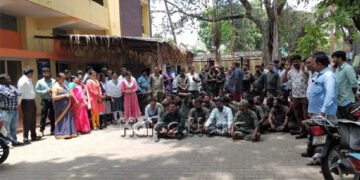 ಪವರ್ ಮ್ಯಾನ್ ಮೇಲೆ ಹಲ್ಲೆ ಆರೋಪ: ಮೆಸ್ಕಾಂ ಸಿಬ್ಬಂದಿಗಳ ಪ್ರತಿಭಟನೆ