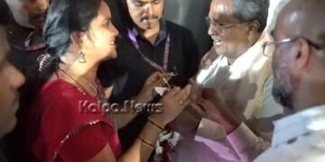 ಸಿದ್ದರಾಮಯ್ಯಗೆ ವಿಶೇಷ ಹಾರ ಹಾಕಿದ ಅರಸೀಕೆರೆ ವಿದ್ಯಾರ್ಥಿನಿ | ಯಾವುದರಿಂದ ಮಾಡಿದ್ದು ನೋಡಿ