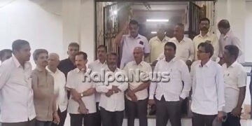 ಸಾಗರ | ವಾಣಿಜ್ಯ ತೆರಿಗೆ ಕಚೇರಿ ಮುಂದೆ ರೈತರಿಂದ ದಿಢೀರ್ ಪ್ರತಿಭಟನೆ | ಕಾರಣವೇನು?