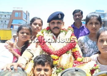 ನಿವೃತ್ತ ಯೋಧನಿಗೆ ಅದ್ಧೂರಿ ಮೆರವಣಿಗೆಯೊಂದಿಗೆ ಸ್ವಾಗತಿಸಿದ ಗ್ರಾಮಸ್ಥರು