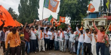 ಸೊರಬ | ಬಿಜೆಪಿ ಕಾರ್ಯಕರ್ತರ ಸಂಭ್ರಮಾಚರಣೆ | ರಾಘಣ್ಣ ಸಚಿವರಾಗಲಿ ಎಂದ ಅಭಿಮಾನಿಗಳು