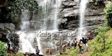 ನಿಷೇಧಿತ ಫಾಲ್ಸ್ ಬಳಿ ಯುವಕರ ಹುಚ್ಚಾಟ | ಪೊಲೀಸರ ಪಾಠಕ್ಕೆ ಬರಿ ಚಡ್ಡಿಯಲ್ಲಿ ಓಡಿದ ಯುವಕರು | ಆಗಿದ್ದೇನು?