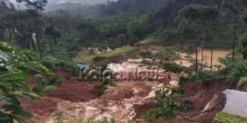 ಹಾಸನ | ಬೆಚ್ಚಿ ಬೀಳಿಸಿದ ಭಾರೀ ಭೂಕುಸಿತ | ಮಣ್ಣಿನೊಂದಿಗೆ ಪ್ರಪಾತ ಸೇರಿದ ರಸ್ತೆ
