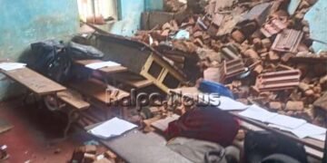 ಆನವಟ್ಟಿಯಲ್ಲಿ ಶಾಲಾ ಗೋಡೆ ಕುಸಿತ | ವಿದ್ಯಾರ್ಥಿಗಳು ಬಚಾವ್