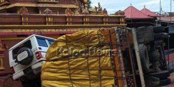 ಸಾಗರ | ನಿಯಂತ್ರಣ ತಪ್ಪಿ ಪಲ್ಟಿಯಾಗಿ ದೇವಾಲಯದ ಕಾಂಪೌಂಡ್’ಗೆ ಡಿಕ್ಕಿಯಾದ ಕ್ಯಾಂಟರ್