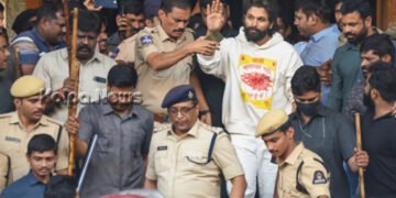 ಒಂದು ರಾತ್ರಿ ಜೈಲಿನಲ್ಲಿ ಕಳೆದು ಬೆಳಗ್ಗೆ ರಿಲೀಸ್ ಅದ ನಟ ಅಲ್ಲು ಅರ್ಜುನ್