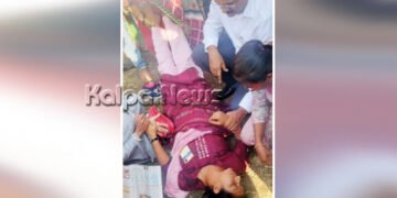 ಧರಣಿ ವೇಳೆ ಪ್ರಜ್ಞೆ ತಪ್ಪಿದ ಉಪನ್ಯಾಸಕಿ | ಆಪತ್ಬಾಂದವರಂತೆ ಧಾವಿಸಿ ಚಿಕಿತ್ಸೆ ನೀಡಿದ ಶಾಸಕ ಡಾ. ಧನಂಜಯ ಸರ್ಜಿ