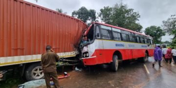 ಸಾಗರ | ಕೆಎಸ್‌ಆರ್‌ಟಿಸಿ ಬಸ್ ಹಾಗೂ ಲಾರಿ ನಡುವೆ ಭೀಕರ ಅಪಘಾತ | ಹಲವರಿಗೆ ಗಾಯ
