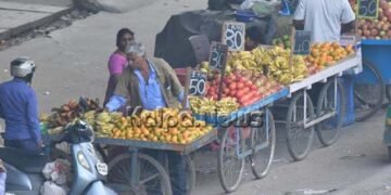 ಹಾಸನ | ಬೀದಿ ಬದಿ ವ್ಯಾಪಾರಿಗಳಿಗೆ ಪಾಲಿಕೆ ಆಯುಕ್ತರು ನೀಡಿದ ಎಚ್ಚರಿಕೆಯೇನು?