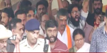 ಮಹೇಶ್ ಶೆಟ್ಟಿ ತಿಮರೋಡಿ ಪೊಲೀಸ್ ವಶಕ್ಕೆ | ಉಜಿರೆ ನಿವಾಸದಲ್ಲಿ ಬೆಂಬಲಿಗರ ಹೈಡ್ರಾಮಾ