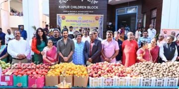 ಕನ್ನಡ ನಾಡ ಹಬ್ಬ | ನಟ ಪ್ರೇಮ್‌ರಿಂದ ಕಿದ್ವಾಯಿ ಆಸ್ಪತ್ರೆಯ ರೋಗಿಗಳಿಗೆ ಹಣ್ಣು ವಿತರಣೆ