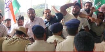 ರೈಲ್ವೆ ಪ್ರಯಾಣ ದರ ಹೆಚ್ಚಳ ವಿರೋಧಿಸಿ ರೈಲ್ವೆ ಸ್ಟೇಷನ್ ಮುತ್ತಿಗೆ ಯತ್ನ